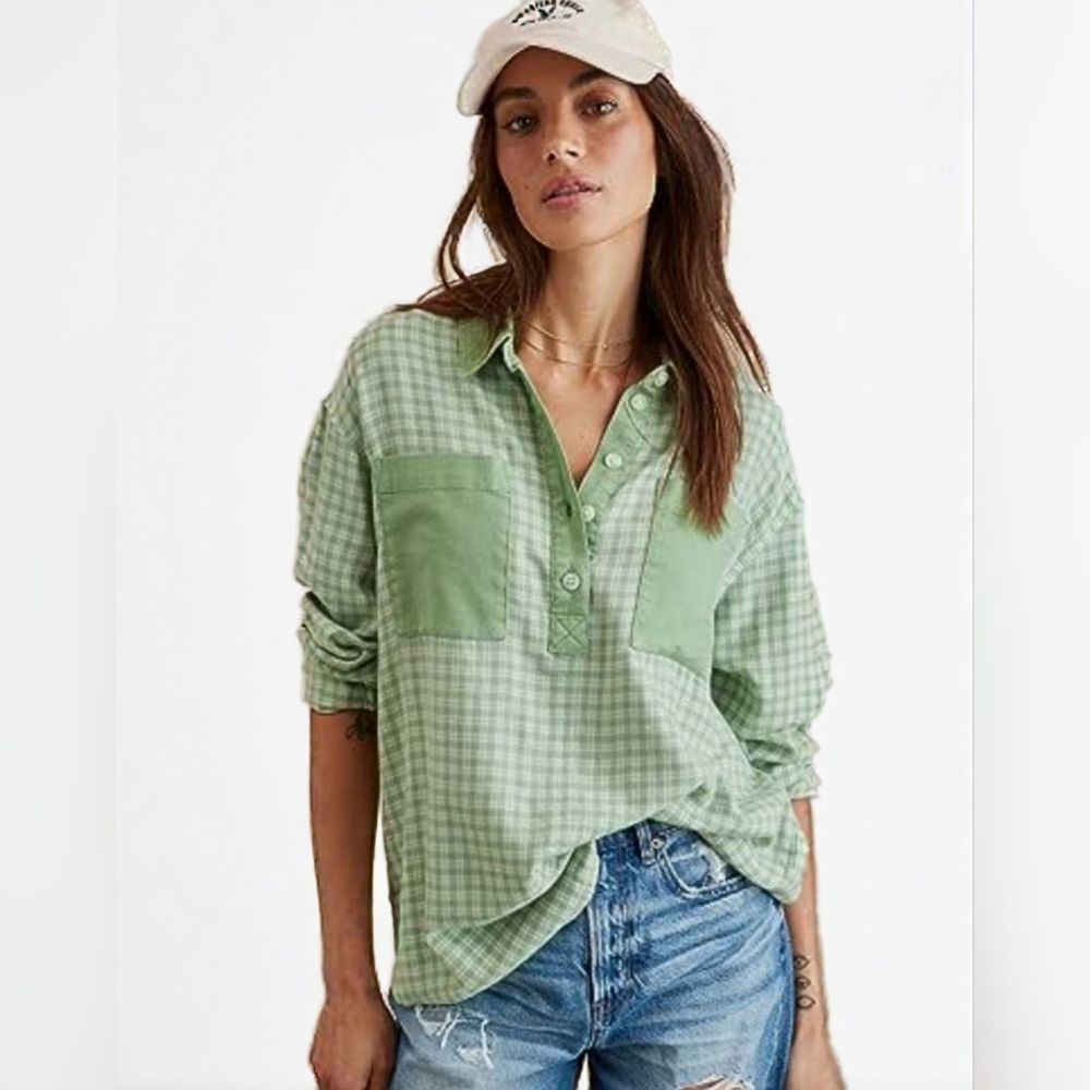 American Eagle Green Plaid Button Down Shirt